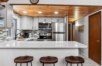 Evergreen Lodge by AvantStay Poconos Lake Cabin Fireplace Large Deck Near Jack Frost Kalahari - Foto 15