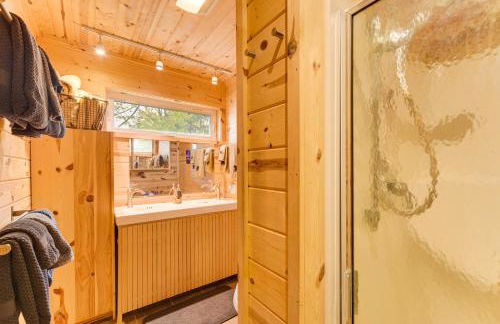 Private Peninsula! Modern-Rustic Fall Lake Cabin - Foto 16