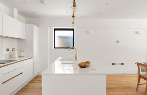 3 Bed House near Purley, by ARP Homes, Free Parking, Ideal for Long Stays & Insurance Bookings - Foto 27