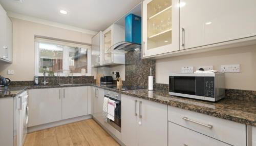 Town Center 4 Bedroom 4 bathroom Hse with Parking Slough By 360Stays - Foto 5, stove, pet friendly, toaster, minibar