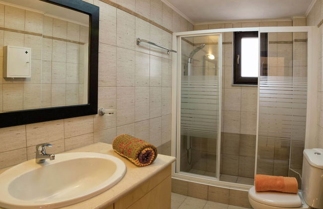 Family Friendly Villa Private Pool, Children's Play Area, Bbq, Spacious Garden, Near Beach - Photo 22