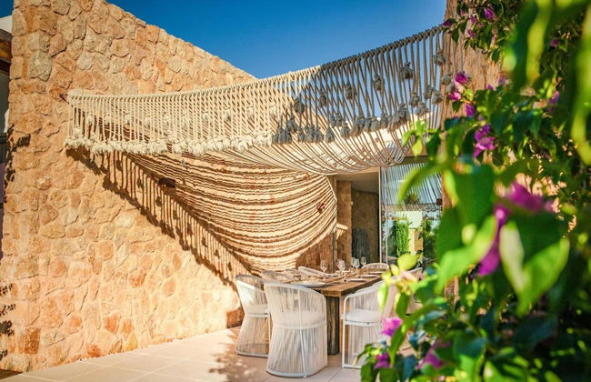 Holiday Home With Pool Area - Photo 1