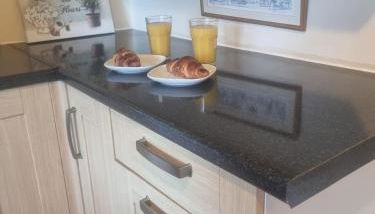 Dog friendly 1 bed cottage with a king sized bed - Photo 5