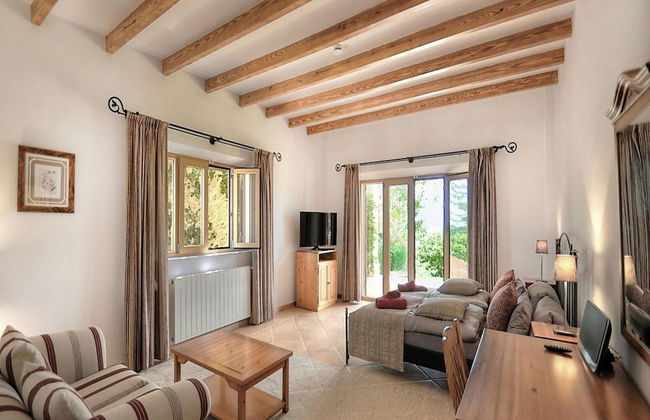 Exquisite Villa With Views - Photo 13