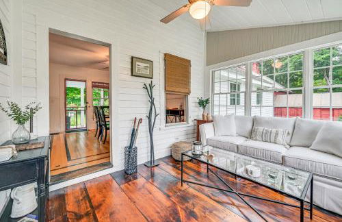 Historic Farmhouse Near Mountains and Colleges! - Foto 15