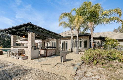 Pool, Peacocks and Views! Lavish Retreat in Gilroy - Foto 39