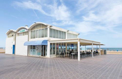 Attic Valencia Beach - Photo 34