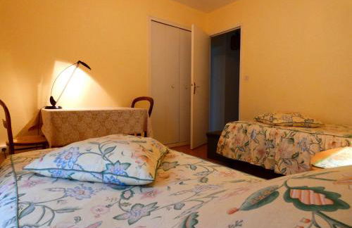 Escapade Paisible: Gîte pour 8 à Saint-Hilaire-sur-Yerre, Jardin Clos, Proche Chateaudun et Chartres - FR-1-581-131 - Foto 31