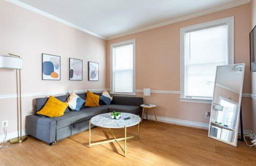 City Outside Serenity Inside: 2B1B NYC - 40 Min - Photo 10