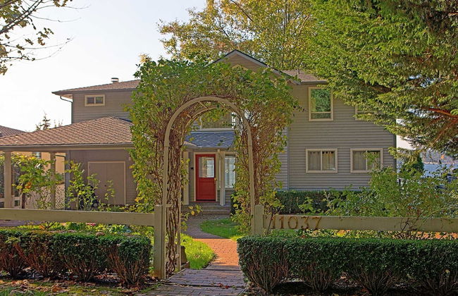 Four Stone Beach House - Photo 10
