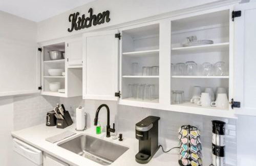 Modern Designed, Lakefront Home in Garland - Foto 15