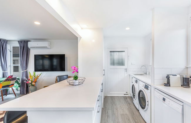 Ellerslie 3BR House | Fresh Reno | Zodiak Stays - Foto 9