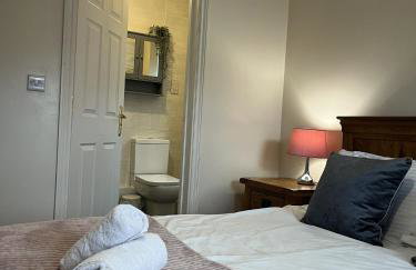 Holthart Town-House, Great for Groups, Families, Pets & Contractors - Photo 9