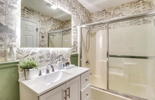 9 Mi to Camelback! Home with Hot Tub and Fire Pit - Foto 14