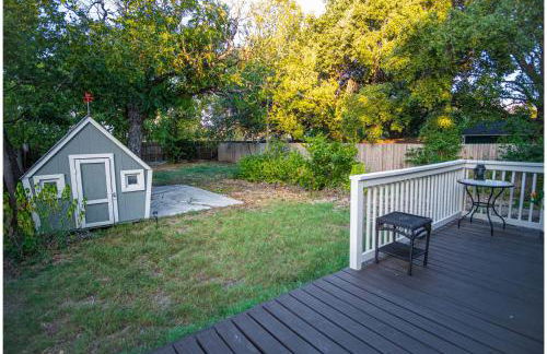 Chic Downtown Farmhouse With Garden and BBQ Grill - Photo 34