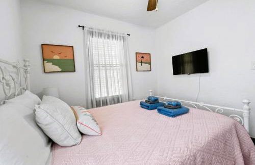 1926 Mediterranean Home with Heated Pool Sleeps 12 - Foto 48