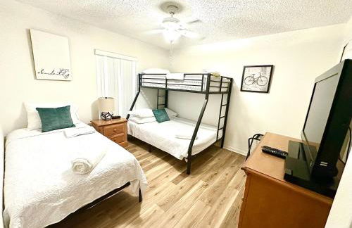 Family Home, Near Disney-Private pool, Spacious 3BR Retreat - Photo 27