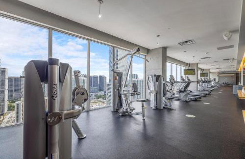 Vibrant Downtown Haven with Rooftop Pool & Parking - Foto 38