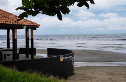 Vista para o mar e a poucos passos da praia - com Wi-Fi - Photo 35