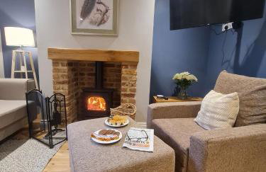 Coachway Cottage - Photo 3