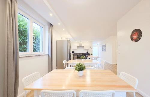 Tolstov House - 6 Zimmer Haus - große Küche - Garten - Parkplatz - 25min Messe DUS - Foto 8