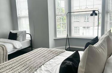 Large 5-Bedroom House in Salford-Free Parking-Sleeps 10 - Foto 20