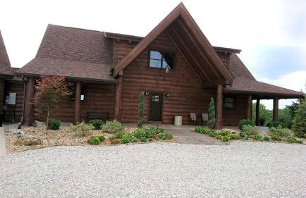 Stunning Private Cabin Getaway with Gorgeous Fireplace near Quincy, Illinois - Foto 4