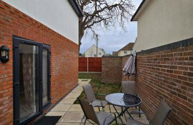 Modern Two-Bedroom House - Free Parking - Foto 25