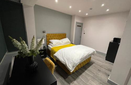 Private Family and Business Rooms Harrow Fast WiFi - Photo 10