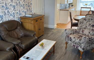 Spacious, sleeps 7, 2 baths, Central Saltash - Photo 12