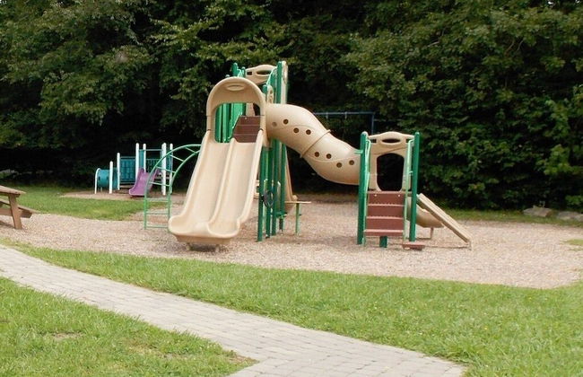 Poconos Chalet Newly Renovated, Great Location 4 Bedroom Home by RedAwning - Foto 29