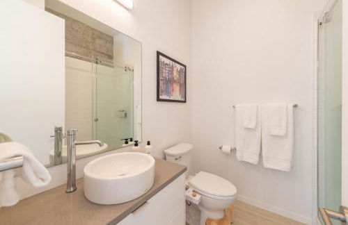 Modern Eco Retreat with Hot Tub and Views - Foto 16