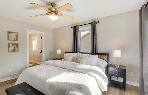 Bright Little Chute Condo with Deck and Yard! - Foto 14