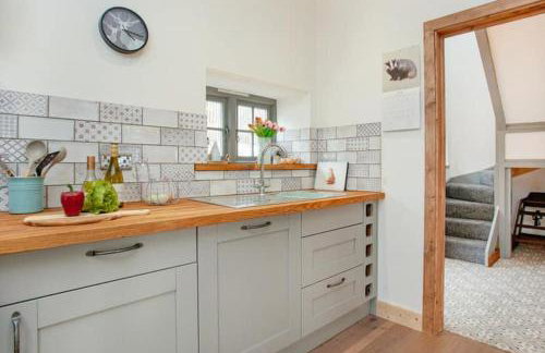 2-Bed Cottage Sleeps 4 with Hot Tub - Foto 18