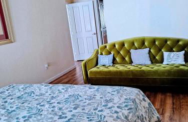 Bright Airy Home with Scenic Views - Foto 6