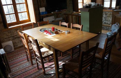 The Mountain House -mountain getaway - Photo 20