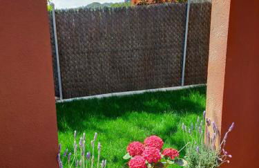 Lovely little house with garden and pool - Photo 6