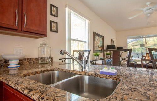 Luxurious With Privacy In 5 Bedroom With Private Pool By Florida Dream Homes - Foto 7