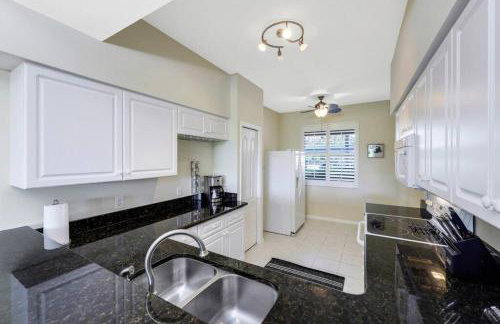 Beautiful 2 bedroom condo w/ Golf Membership Included - Foto 9