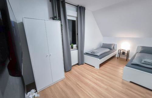 ALFA Stuttgart Apartment 4 Zimmer 4BR TV WIFI WM nahe Wasen & Daimler l 7Beds I 8 people I Kitchen l Bathroom l Eigene Küche und Bad AS125A2 - Foto 8