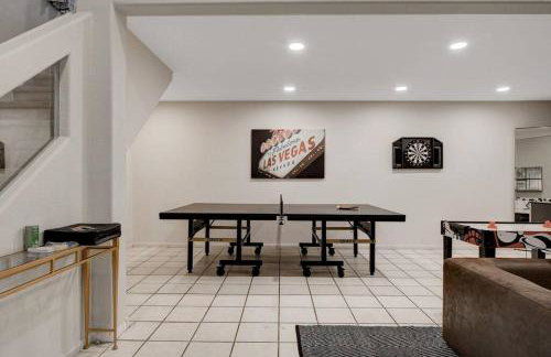 Beautiful 5BR w/King Beds, Pool & Hot Tub, Games - Photo 36