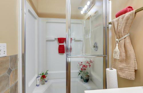 Charming Stone Mountain Studio Deck and No Steps - Foto 20