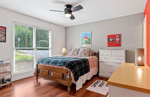 Five Points Dawg Crib On Campus - Photo 4