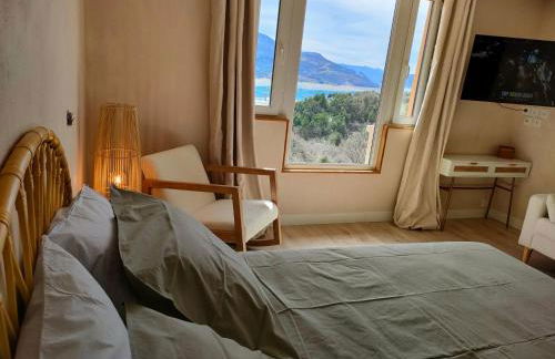 Le Cosy du Plongeoir - T2 neuf avec vue sur le lac de Serre Ponçon et grande terrasse avec jardin - Photo 6