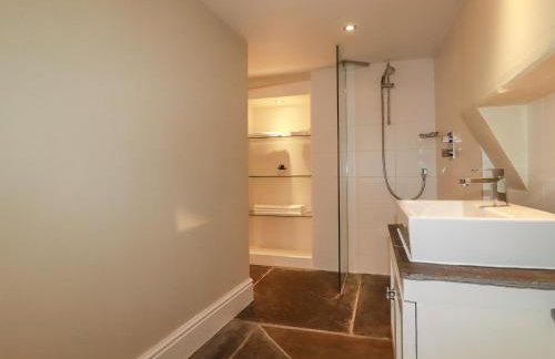 Carew House Cottage - Photo 12