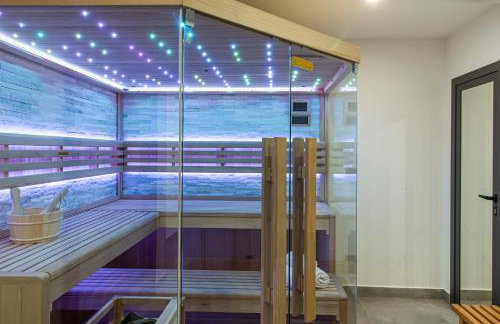 Villa Ume - heated pool, sauna, volleyball court - Photo 10