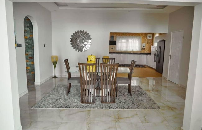 Empire Bay Beach Villa - Photo 4