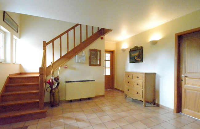 Spacious Villa Near Lesse - Photo 2