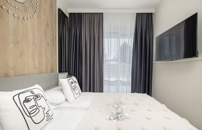 Coast Apartment With Terrace by Renters - Photo 11