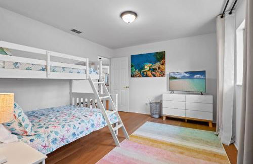 Pelican Paradise! Waterfront, BBQ, Heated Pool, King Bed, Luxury, Family Fun & More - Foto 13